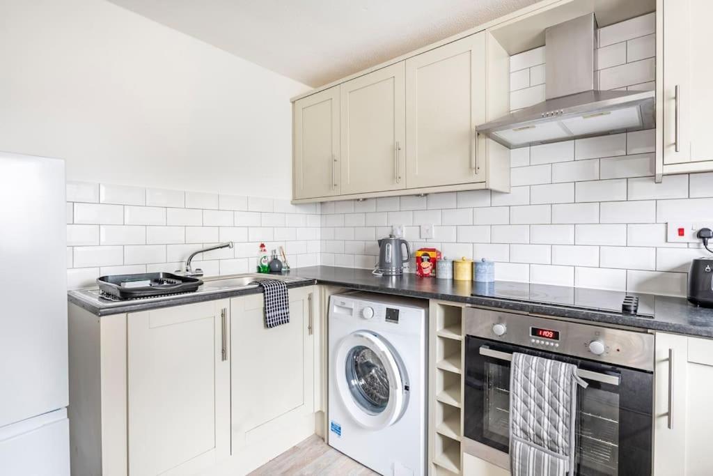Two Bedroom Flat Near Colchester Hospital With Free Parking And Internet Mile End Εξωτερικό φωτογραφία