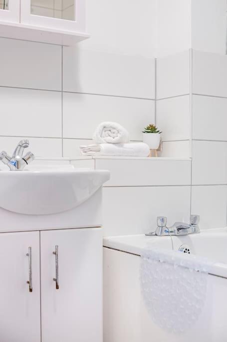 Two Bedroom Flat Near Colchester Hospital With Free Parking And Internet Mile End Εξωτερικό φωτογραφία
